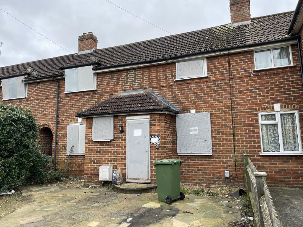 Lot: 80 - HOUSE IN NEED OF REFURBISHMENT - view of house for refurbishment